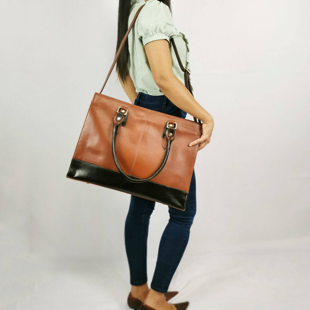 The Signature 17" Bag, Brown