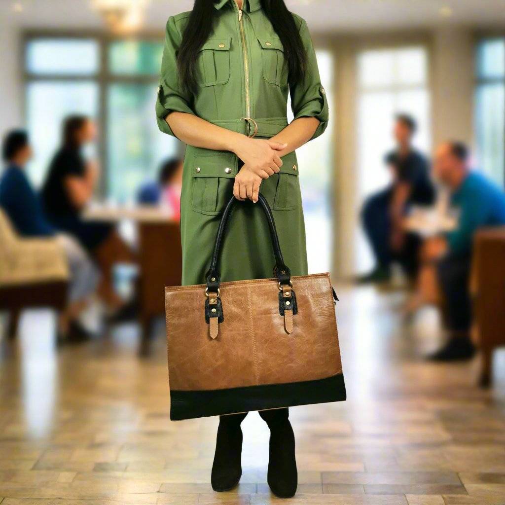 The Signature 17" Bag, Copper